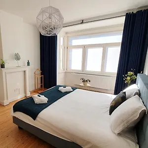  Holiday home Trendy, Authentieke Woning Met Groot Terras En Tuin